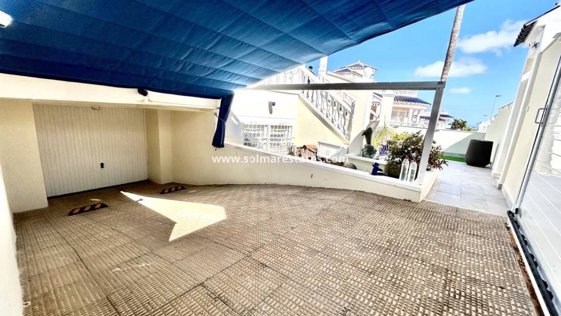 4 bedroom Villa for sale in Pinar de Campoverde with pool - € 460,000 (Ref: 9730813)