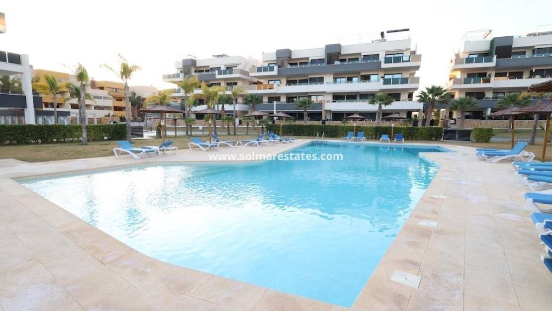 2 slaapkamer Appartement te koop in Playa Flamenca met zwembad - € 358.000 (Ref: 9733593)