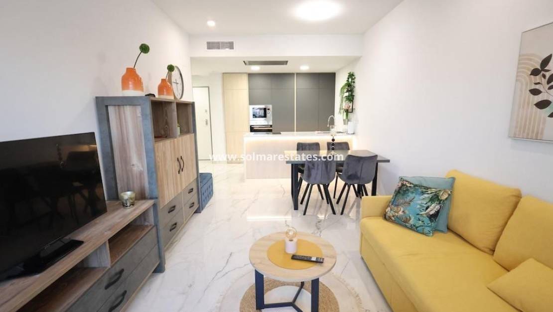 2 slaapkamer Appartement te koop in Playa Flamenca met zwembad - € 358.000 (Ref: 9733593)