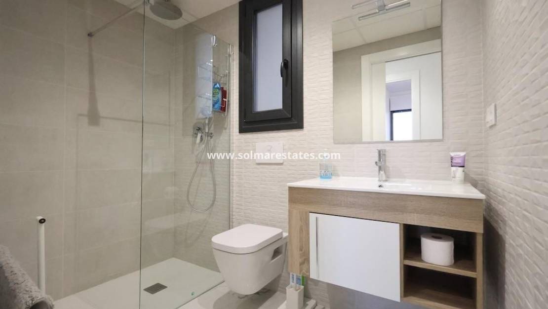 2 slaapkamer Appartement te koop in Playa Flamenca met zwembad - € 358.000 (Ref: 9733593)