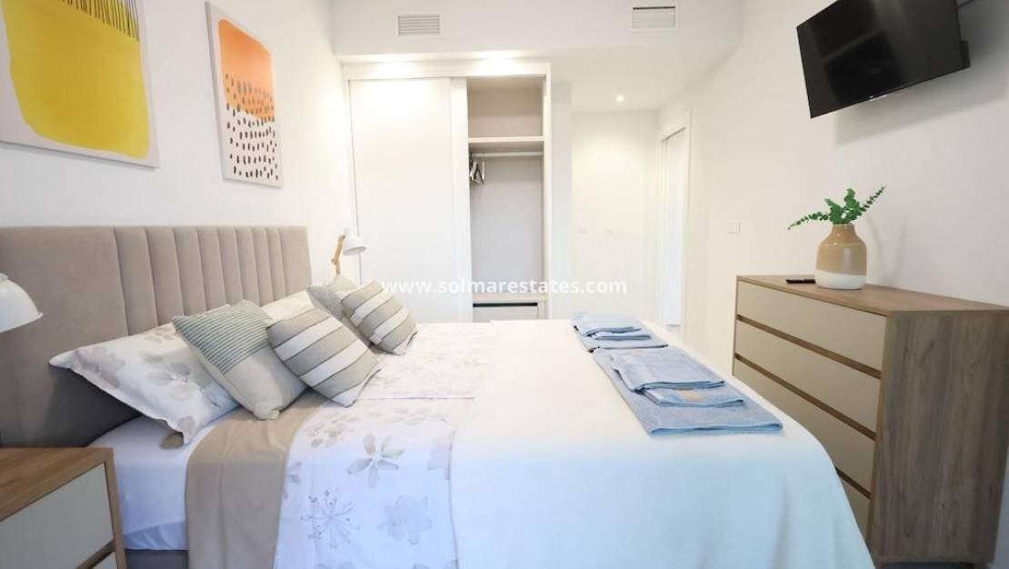 2 slaapkamer Appartement te koop in Playa Flamenca met zwembad - € 358.000 (Ref: 9733593)