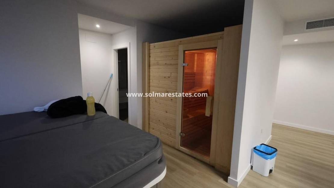 2 slaapkamer Appartement te koop in Playa Flamenca met zwembad - € 358.000 (Ref: 9733593)