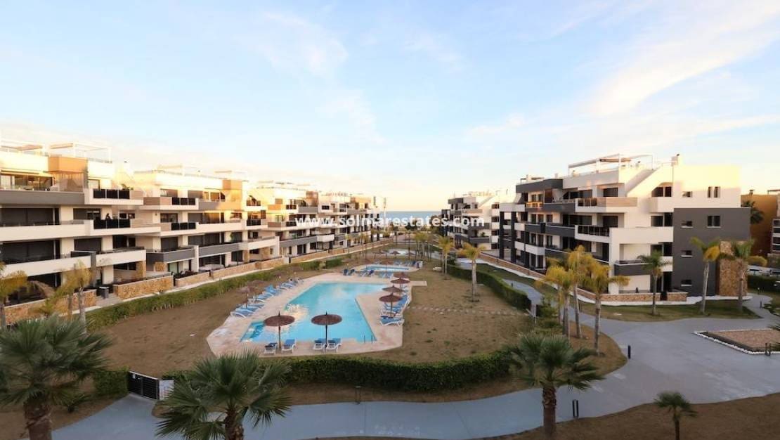2 slaapkamer Appartement te koop in Playa Flamenca met zwembad - € 358.000 (Ref: 9733593)