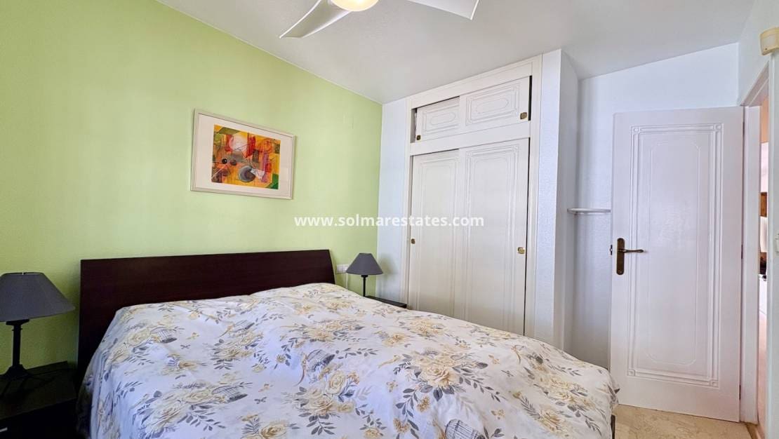 Chalet de 3 habitaciones en Villamartin en venta con piscina - 289.000 € (Ref: 9736129)