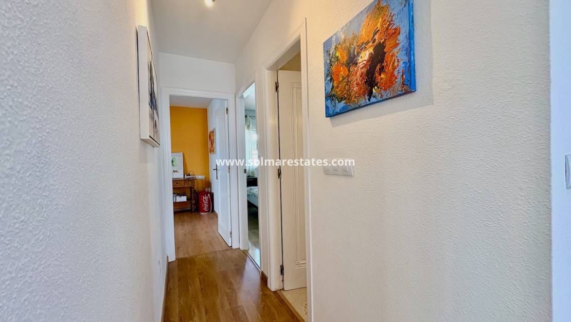 Chalet de 3 habitaciones en Villamartin en venta con piscina - 289.000 € (Ref: 9736129)