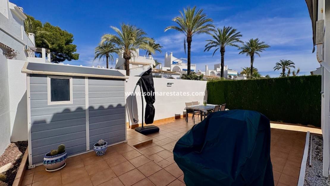 Chalet de 3 habitaciones en Villamartin en venta con piscina - 289.000 € (Ref: 9736129)