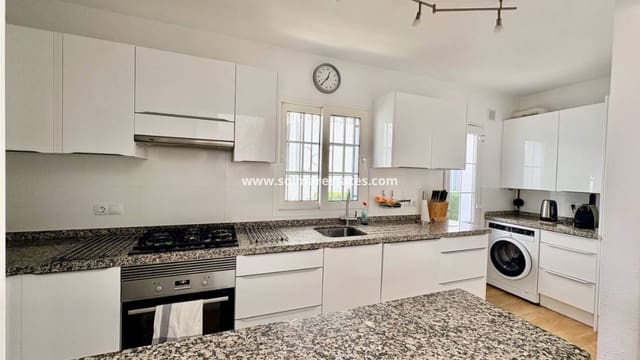 Chalet de 3 habitaciones en Villamartin, Orihuela en venta con piscina - 289.000 € (Ref: 9736129)