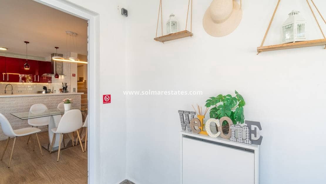 2 slaapkamer Rijtjeshuis te koop in Torrevieja met zwembad - € 209.900 (Ref: 9736134)