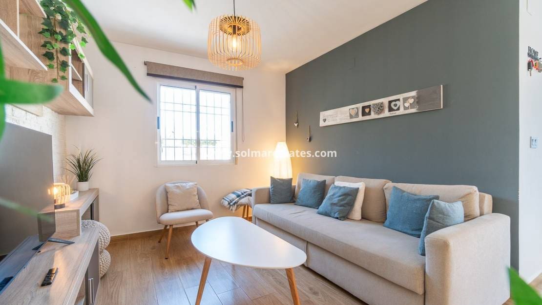 2 slaapkamer Rijtjeshuis te koop in Torrevieja met zwembad - € 209.900 (Ref: 9736134)