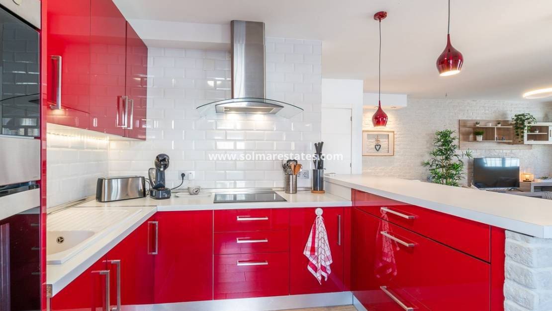 2 slaapkamer Rijtjeshuis te koop in Torrevieja met zwembad - € 209.900 (Ref: 9736134)