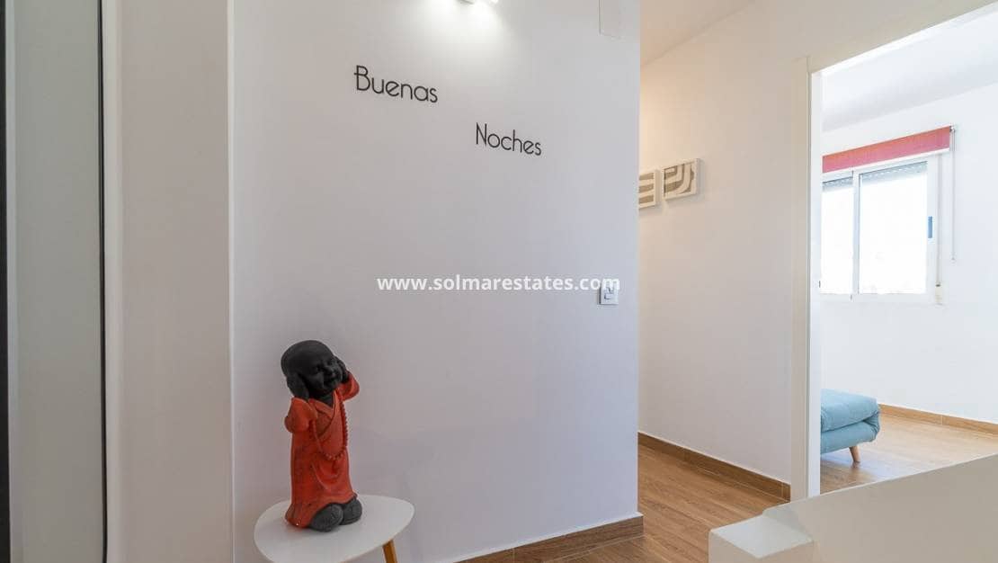 2 slaapkamer Rijtjeshuis te koop in Torrevieja met zwembad - € 209.900 (Ref: 9736134)