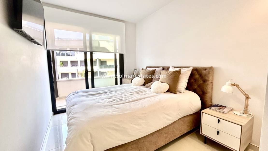 Apartamento de 3 habitaciones en Playa Flamenca en venta con piscina - 450.000 € (Ref: 9737274)