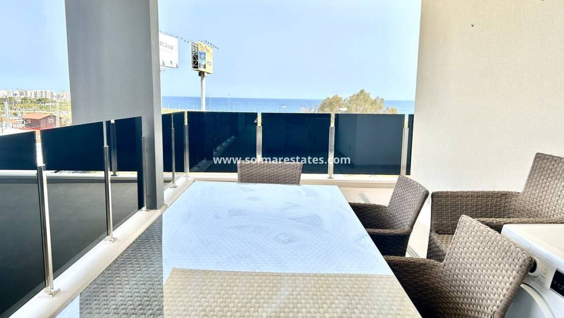 Apartamento de 3 habitaciones en Playa Flamenca en venta con piscina - 450.000 € (Ref: 9737274)