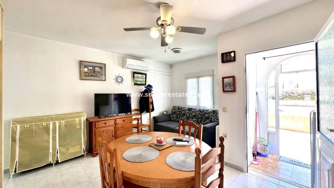 Apartamento de 1 habitación en Villamartin en venta con piscina - 105.000 € (Ref: 9739099)