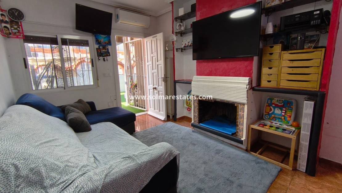 2 bedroom Bungalow for sale in La Florida with pool - € 139,000 (Ref: 9739251)