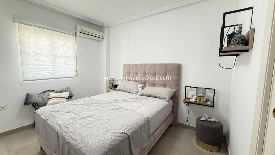 3 soveværelse Lejlighed til salg i Cabo Roig med swimmingpool - € 269.000 (Ref: 9748218)