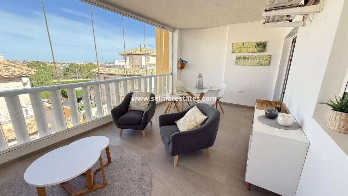 3 soveværelse Lejlighed til salg i Cabo Roig med swimmingpool - € 269.000 (Ref: 9748218)