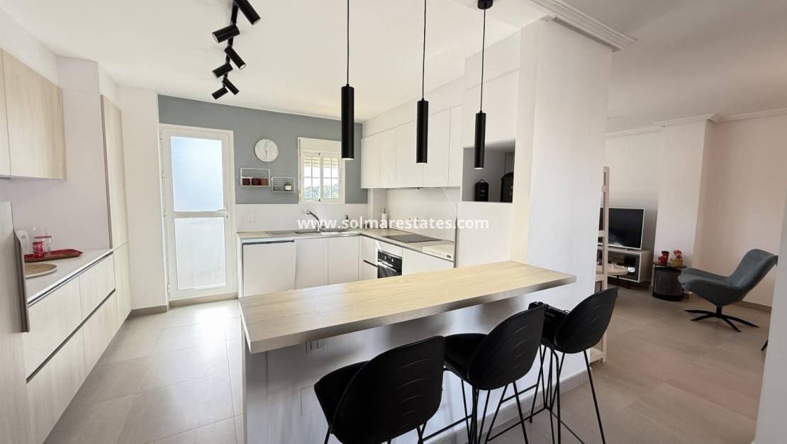 3 soveværelse Lejlighed til salg i Cabo Roig med swimmingpool - € 269.000 (Ref: 9748218)