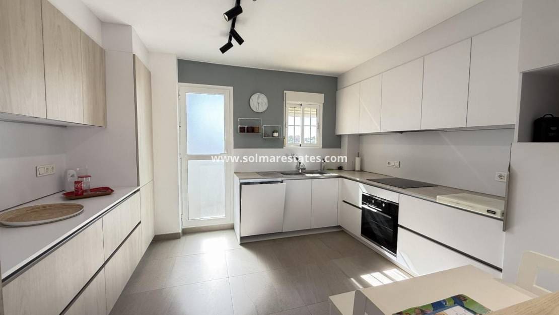 3 soveværelse Lejlighed til salg i Cabo Roig med swimmingpool - € 269.000 (Ref: 9748218)