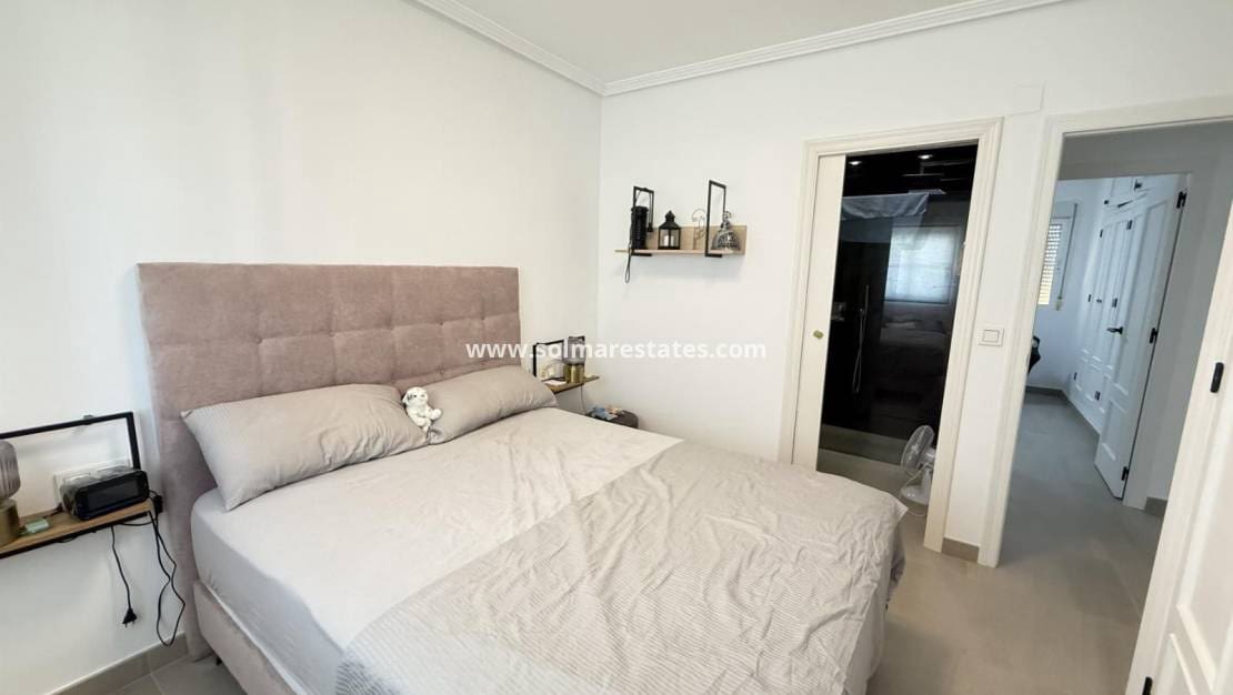 3 soveværelse Lejlighed til salg i Cabo Roig med swimmingpool - € 269.000 (Ref: 9748218)