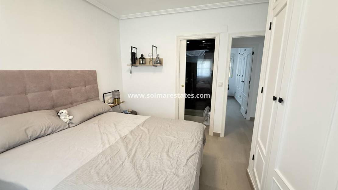 3 soveværelse Lejlighed til salg i Cabo Roig med swimmingpool - € 269.000 (Ref: 9748218)