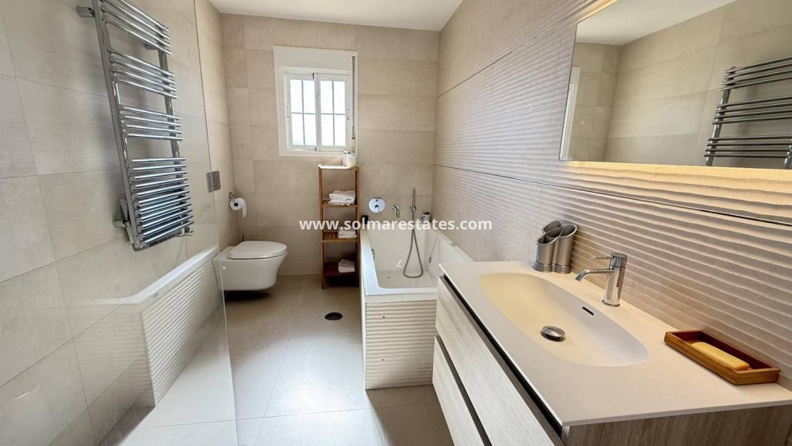 3 soveværelse Lejlighed til salg i Cabo Roig med swimmingpool - € 269.000 (Ref: 9748218)