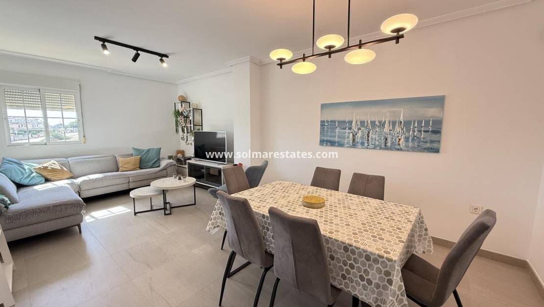 3 soveværelse Lejlighed til salg i Cabo Roig med swimmingpool - € 269.000 (Ref: 9748218)