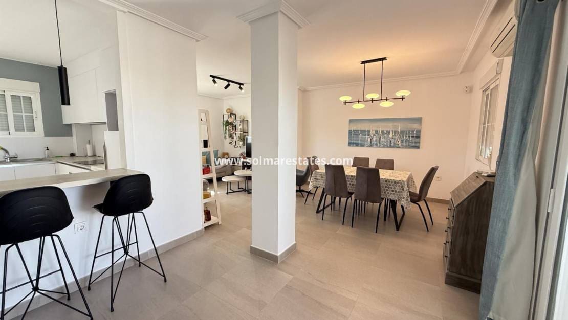 3 soveværelse Lejlighed til salg i Cabo Roig med swimmingpool - € 269.000 (Ref: 9748218)