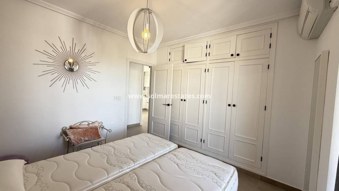 3 soveværelse Lejlighed til salg i Cabo Roig med swimmingpool - € 269.000 (Ref: 9748218)