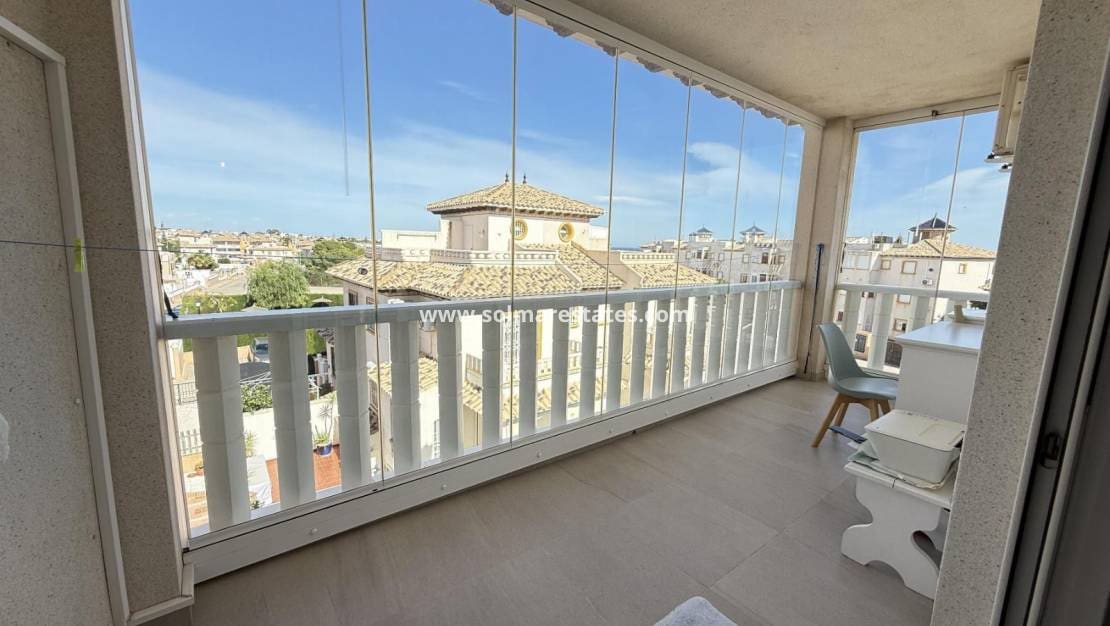 3 soveværelse Lejlighed til salg i Cabo Roig med swimmingpool - € 269.000 (Ref: 9748218)