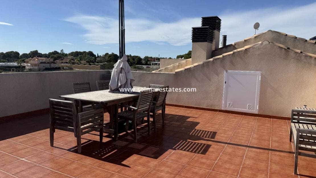 3 soveværelse Lejlighed til salg i Cabo Roig med swimmingpool - € 269.000 (Ref: 9748218)