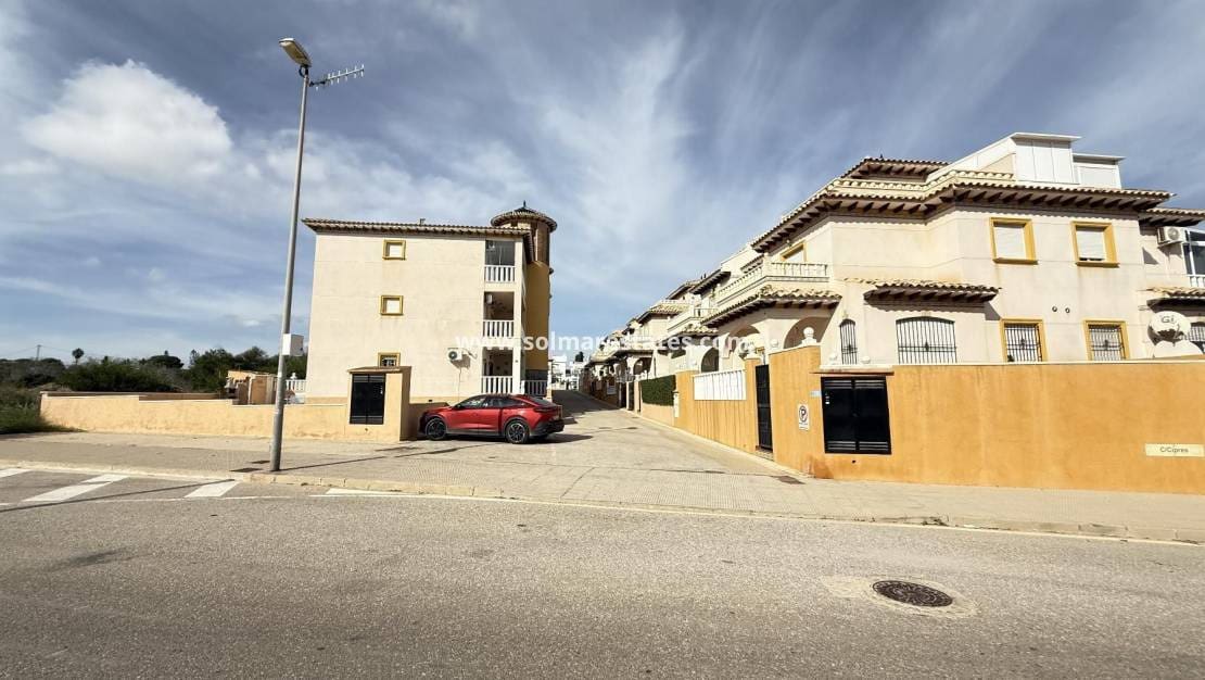 3 soveværelse Lejlighed til salg i Cabo Roig med swimmingpool - € 269.000 (Ref: 9748218)
