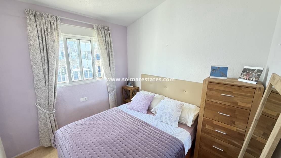 Apartamento de 2 habitaciones en Villamartin en venta con piscina - 139.995 € (Ref: 9748379)