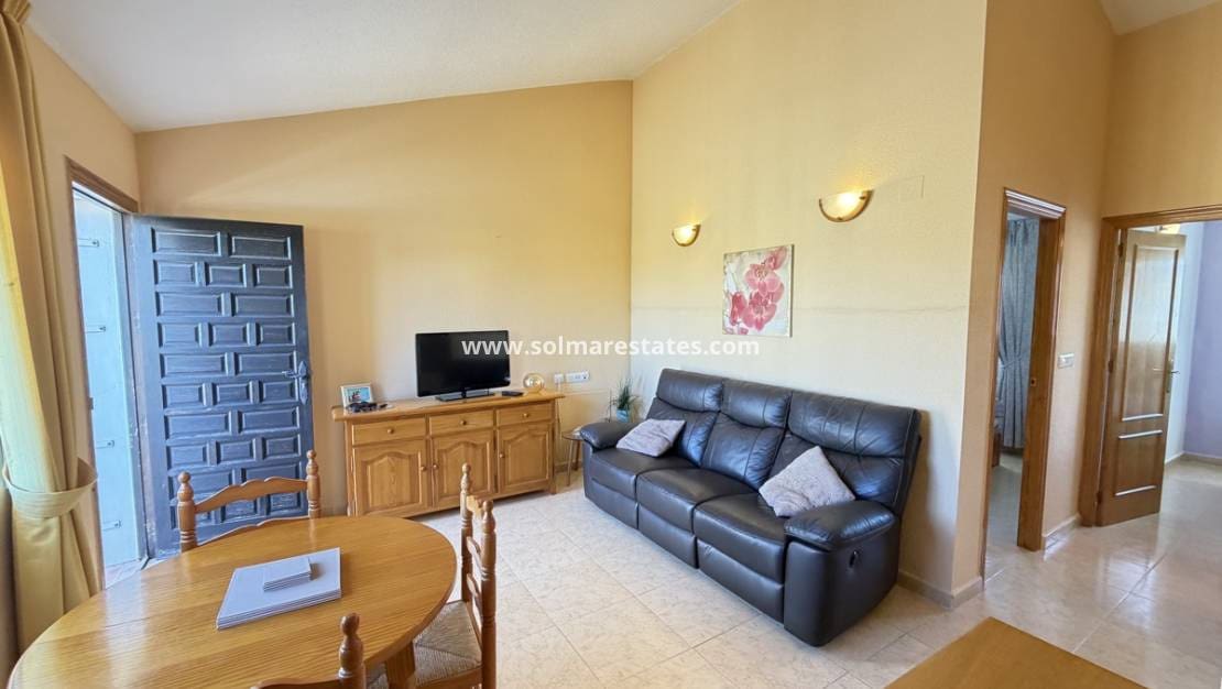 Apartamento de 2 habitaciones en Villamartin en venta con piscina - 139.995 € (Ref: 9748379)