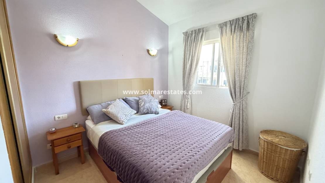 Apartamento de 2 habitaciones en Villamartin en venta con piscina - 139.995 € (Ref: 9748379)