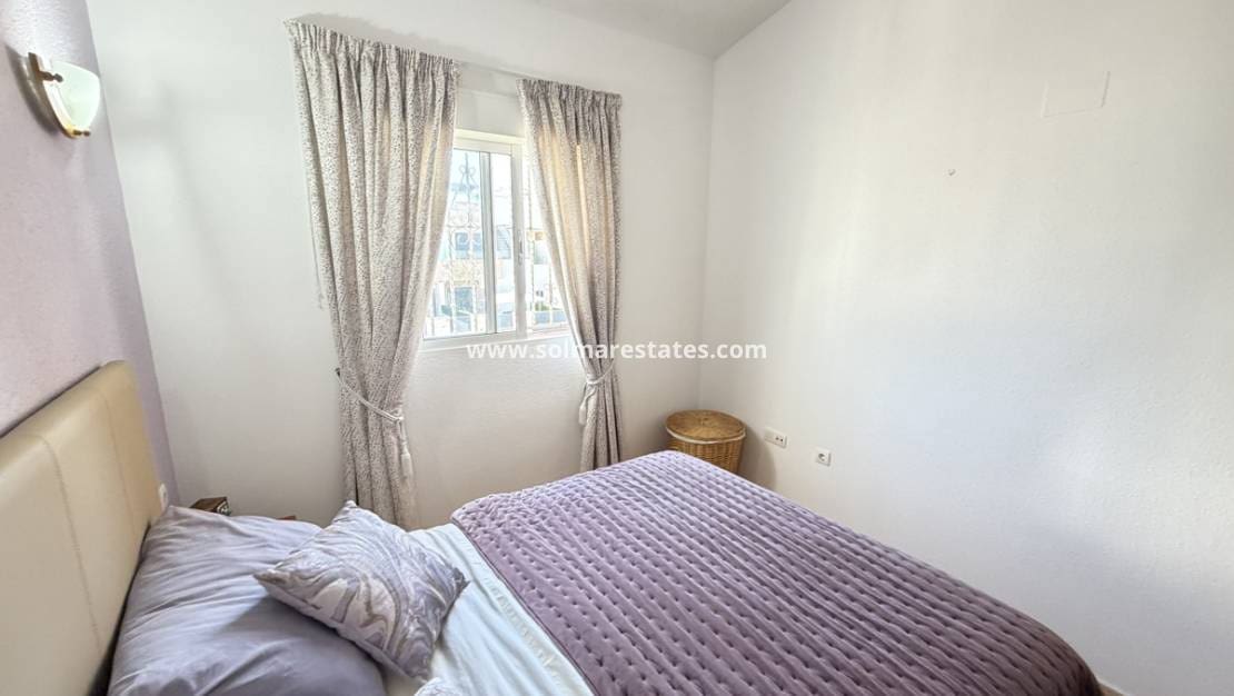 Apartamento de 2 habitaciones en Villamartin en venta con piscina - 139.995 € (Ref: 9748379)