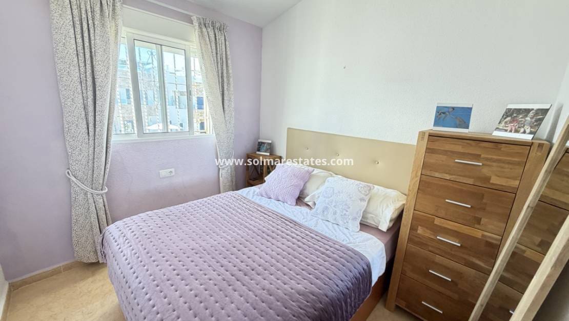 Apartamento de 2 habitaciones en Villamartin en venta con piscina - 139.995 € (Ref: 9748379)