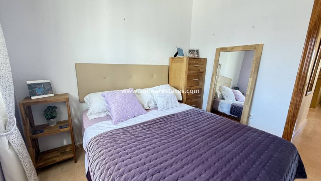 Apartamento de 2 habitaciones en Villamartin en venta con piscina - 139.995 € (Ref: 9748379)