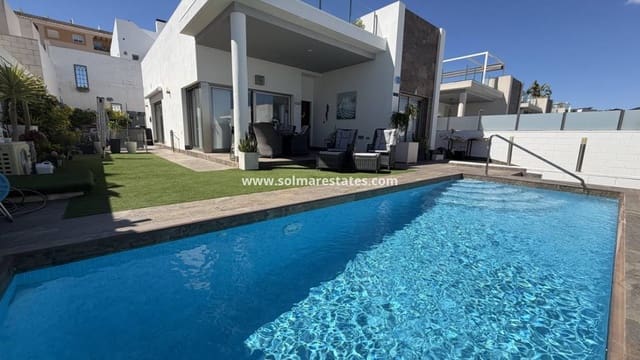 Chalet de 3 habitaciones en Villamartin, Orihuela en venta con piscina - 460.000 € (Ref: 9748380)