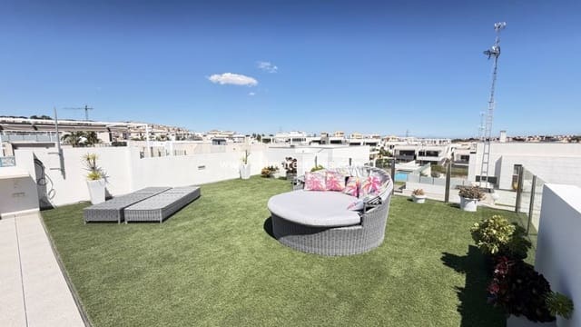 Chalet de 3 habitaciones en Villamartin, Orihuela en venta con piscina - 460.000 € (Ref: 9748380)