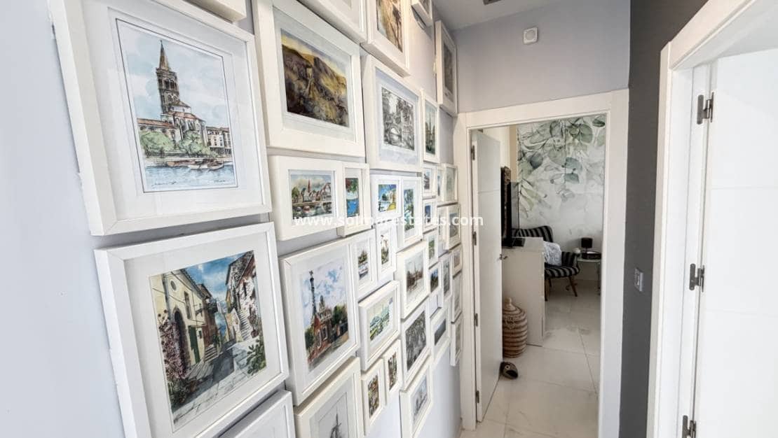 Chalet de 3 habitaciones en Villamartin en venta con piscina - 460.000 € (Ref: 9748380)