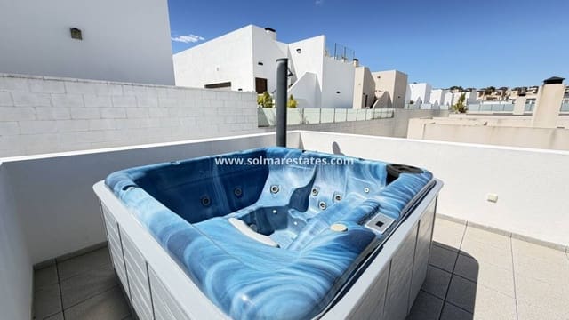 Chalet de 3 habitaciones en Villamartin, Orihuela en venta con piscina - 460.000 € (Ref: 9748380)