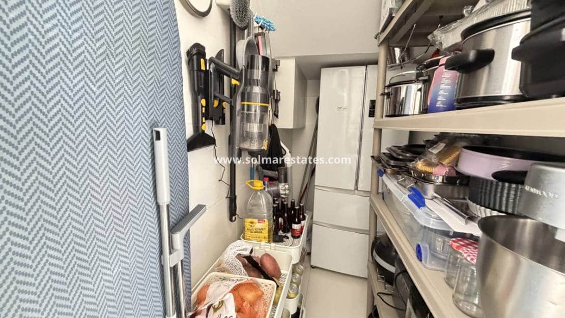 Chalet de 3 habitaciones en Villamartin en venta con piscina - 460.000 € (Ref: 9748380)