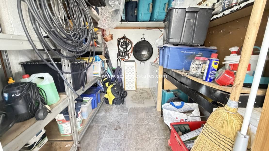 Chalet de 3 habitaciones en Villamartin en venta con piscina - 460.000 € (Ref: 9748380)