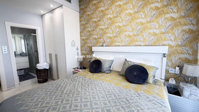 Chalet de 3 habitaciones en Villamartin, Orihuela en venta con piscina - 460.000 € (Ref: 9748380)