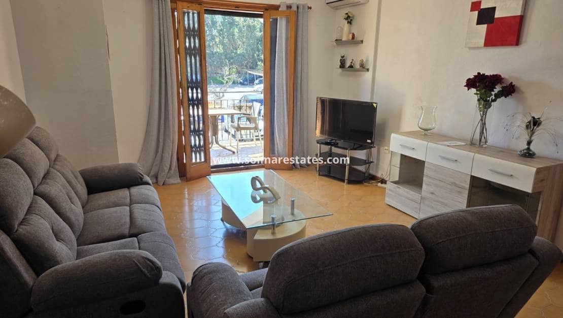 2 Zimmer Apartment zu verkaufen in Villamartin mit Pool - 164.900 € (Ref: 9748381)