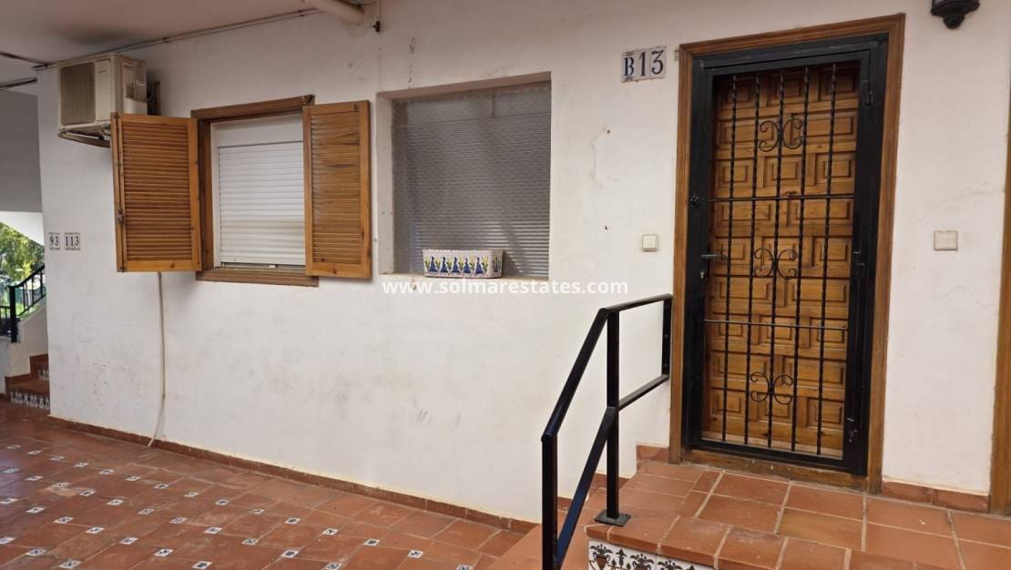 2 Zimmer Apartment zu verkaufen in Villamartin mit Pool - 164.900 € (Ref: 9748381)
