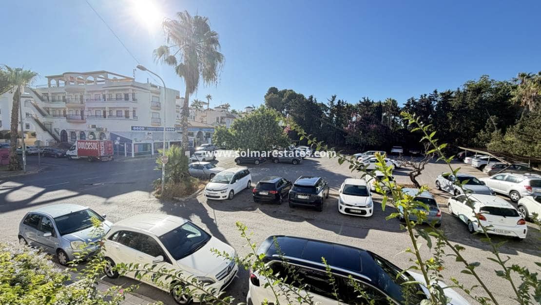 2 bedroom Apartment for sale in Villamartin with pool - € 164,900 (Ref: 9748381)