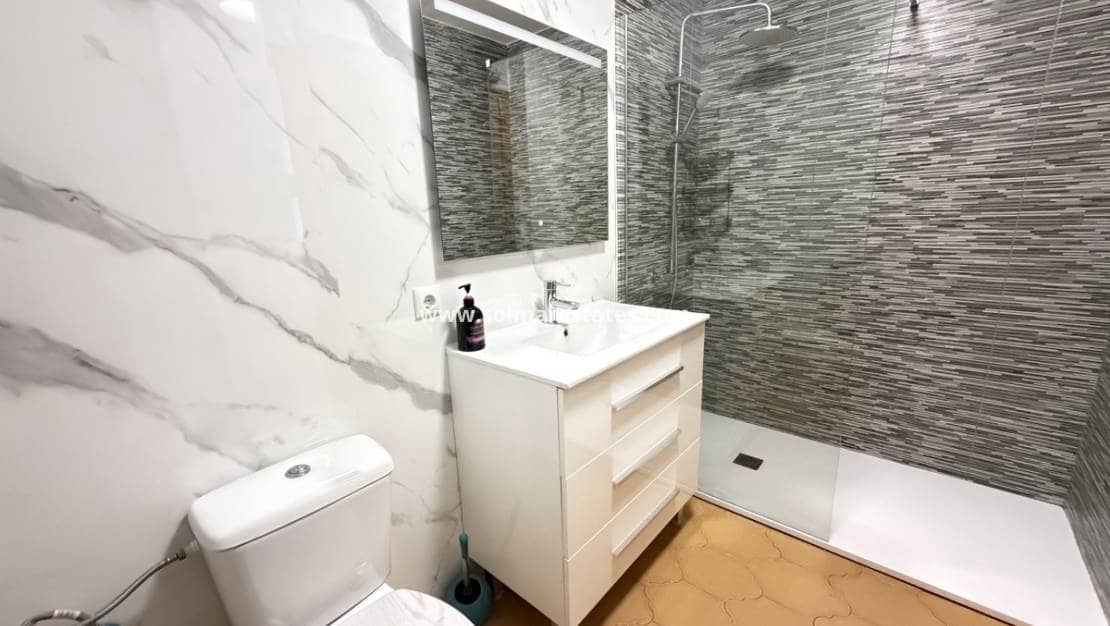 2 bedroom Apartment for sale in Villamartin with pool - € 164,900 (Ref: 9748381)