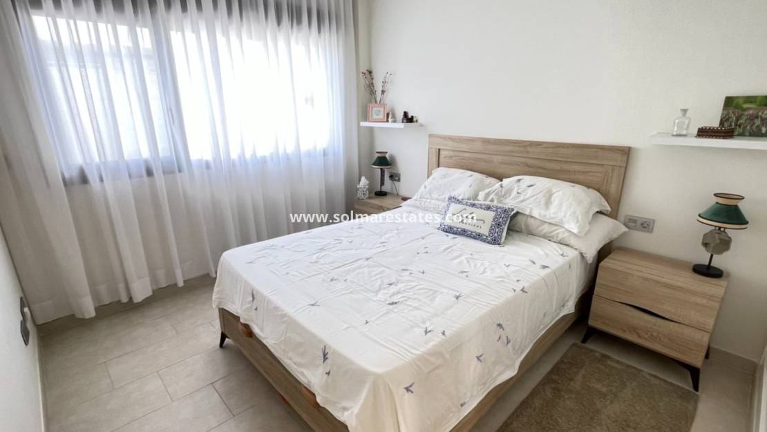 2 soverom Villa til salgs i Dona Pepa med svømmebasseng - € 369 000 (Ref: 9750868)